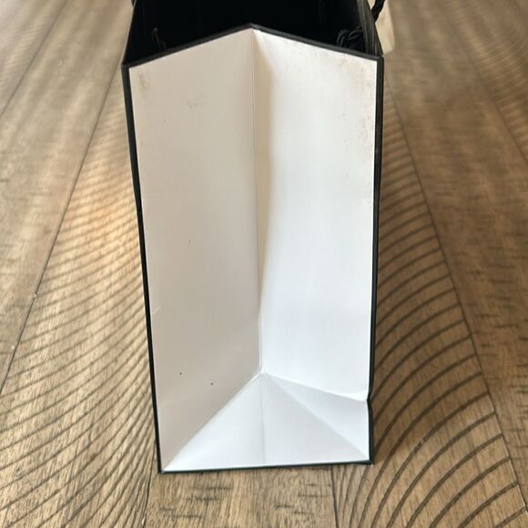 Small Chanel 🇫🇷 Shopping 🛍️ Bag 💼 Channel ribbon 🎀 tied to braided handle. - Picture 7 of 17